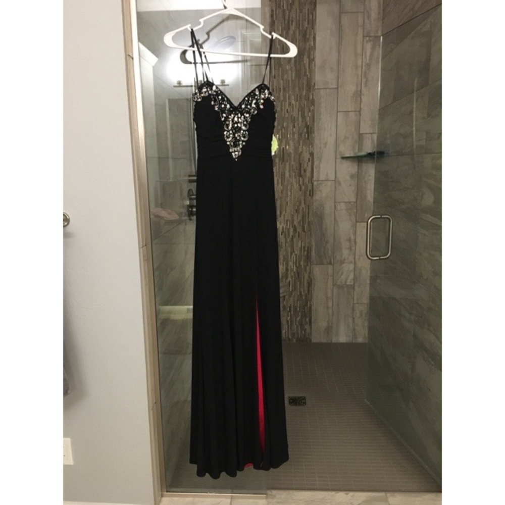WINDSOR BLACK STRAPLESS STRAIGHT PROM DRESS